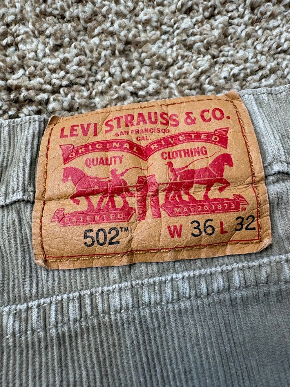 Levi's 502 Regular Taper Fit Corduroy Pants Mens Size 36x32